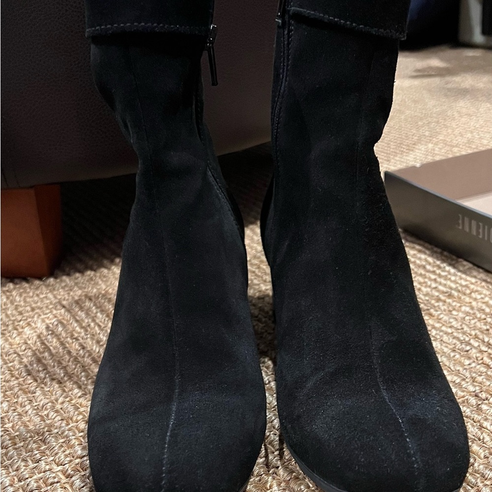 La Canadienne Jodie, black suede booties, size 7, medium - Picture 6 of 8